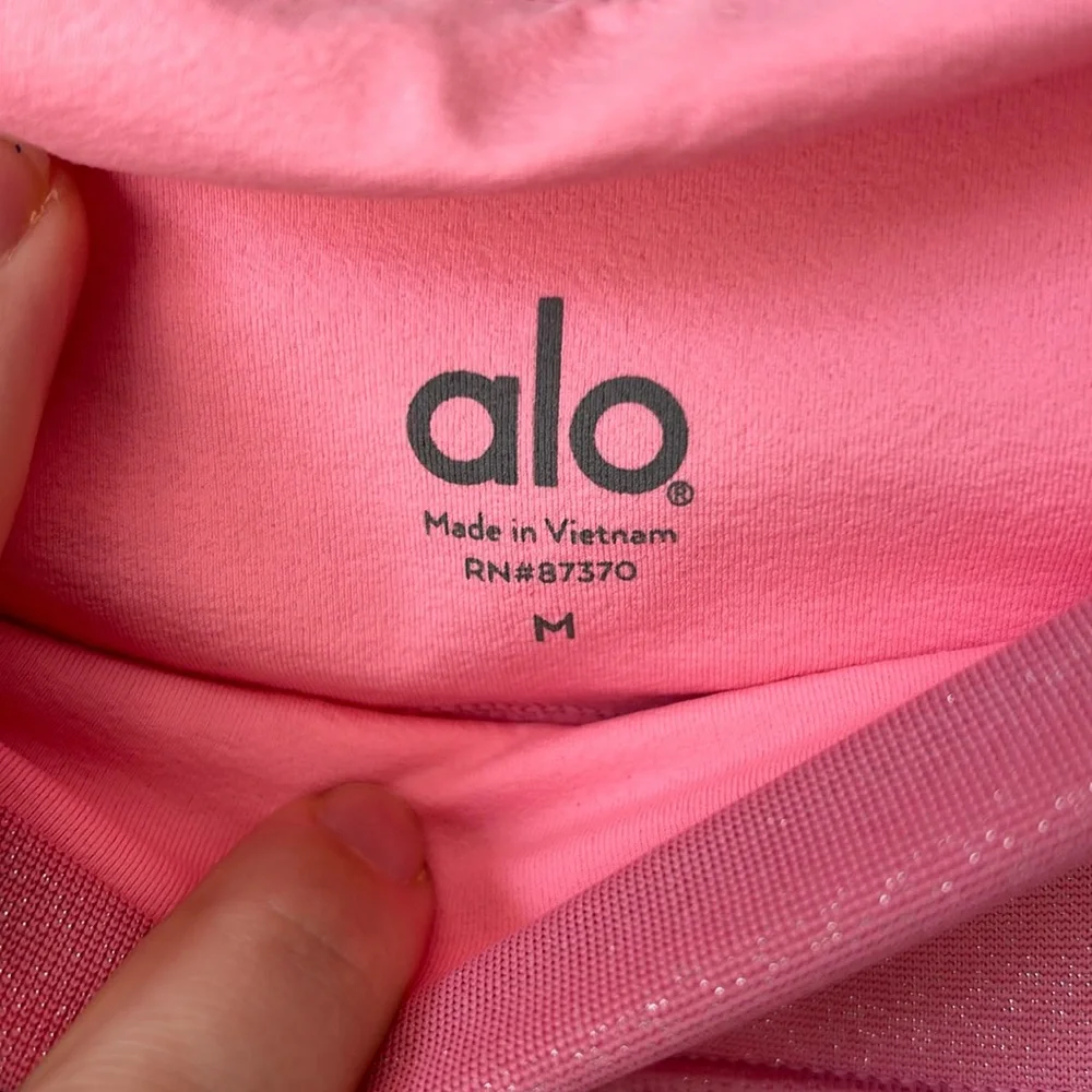 Alo Yoga Women’s Bubblegum Pink Iridescent Biker Athletic Shorts Medium